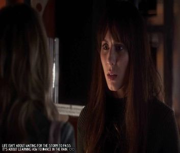 ϟ☾.єครt ☼F Eᴅᴇɴ ☪☂.  nu  , nu cred că ar fi .. [#își ia și ea paharul și se ridică .