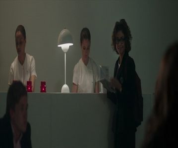 — ❞Și nu te-ai plictisi de fața mea dacă m-ai vedea zilnic?❞ Îl întreb amuzată dar totuși; curioasă. ❞Ai mei îmi dau mereu bani dar nu mă simt eu bine să cheltui doar banii de la ei. E un principiu prostesc de al meu. Și e imposibil ca măcar o cafenea să nu mă primească.❞
