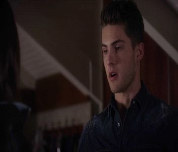 ♡ ∞┇; [cl] [# râde și el . hmm .. chestii cu băieții ..[#lasă răspunsul oarecum vag . sigur; ai vrea să lucrezi la o cafenea ?
