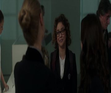 — El nevrând să îmi zică detaliat, eu aleg să las baltă subiectul. ❞De ce nu aș vrea? Poate îmi; fac și eu câțiva prieteni noi.❞ Ridic din umeri simplu.
