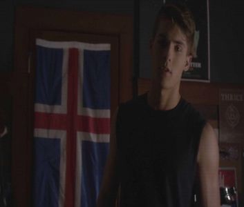 ♡ ∞┇;  [cl] nici nu ai fost la petreceri din câte mi-ai zis deci cum nu îți place înghesuiala ?; mersi ,cred ..la petreceri te distrezi , uneori îți faci prieteni , dacă ieși la mai multe poate or să ajungă să îți placă ..
