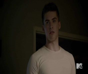 ♡ ∞┇; [cl] da , pot să îmi dau seama .. presupun că au fost cam toate clasele din anul; respectiv ..[#își îndreaptă privirea spre unde se uita ea .vrei să mai stăm pe aici sau să ne mai plimbăm ?
