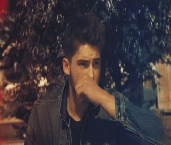 ♡ ∞┇; bine atunci .. [#se ridică și îi intinde mână să se ridice și ea .