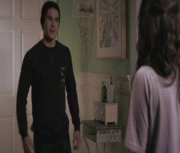 ♡ ∞┇;  [cl] chiar crezi că o să fie încântați ? [#merge cu ea spre casa ei .  no să fie ciudat ?; adică nu mai suntem copii și n-aș vrea să creadă cine știe ce ..
