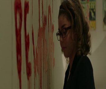 — ❞Poate tata, dar mama n-are treabă. Chiar s-ar bucura ca un băiat să mă placă sau altceva; de genul acesta.❞ Ridic din umeri și continui să merg înainte.
