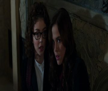 — ❞Dacă vrei, poți dormi șicu mine ca atunci când eram mici.❞ Îi propun într-un mod inofensiv; și inocent specific mie.
