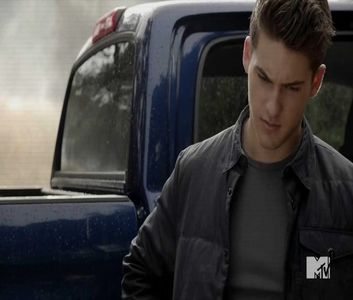 ♡ ∞┇; da , dar niciodată nu știi ce ar putea crede ..[#o urmărește cu privirea .