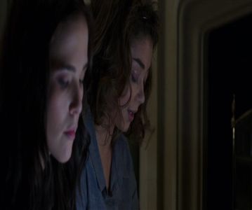 — ❞Mda, mai mereu sunt plecați.❞ Roșesc slab când pomenește de dormitul în boxeri și; pentru că mă tenta să îl am în apropierea mea așa îi spun. ❞Poți dormi așa. Nu mă deranjează.❞
