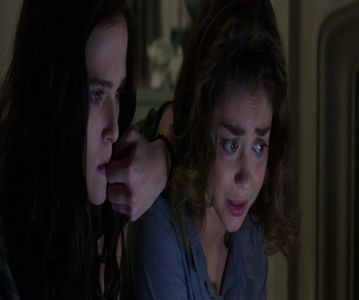 — ❞Ba probabil că eram. Poate doar puțin mai sociabilă, dar nu eram foarte schimbată.❞; Îi urmăresc mișcările și mai mult mă holbam la corpul său. Când acesta își duce mâinile la curea, îl urmăresc mai atentă. Gestul lui de a îmi face cu ochiul mă amuză și totuși roșesc slab.
