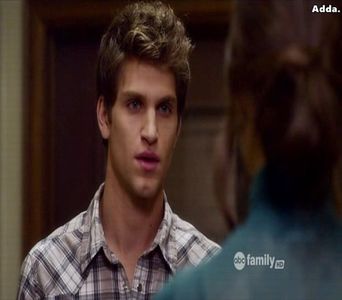 》Eu mi-am terminat tura și mă îndreptam spre casă... *Ridică o sprânceană* Adevărul e că +; și eu sunt cam înfometat. Putem merge la o pizza, dacă dorești...
