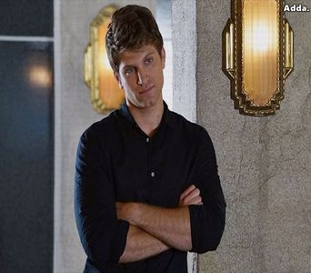 》*O ia la pas pe jos, mergând paralel cu ea, spre cea mai apropiată pizzerie* Hmm, nu+; chiar. Mai degrabă plictiseală, nu prea mai sunt cazuri extraordinare.. *Râde scurt*
