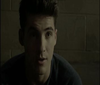 ♡ ∞┇;  [cl] dacă te deranjează poți să nu mă bagi în seamă , n-ai fi prima care o face ..; [#se uită la ea . șii .. ai aflat cine s-a întors ?!
