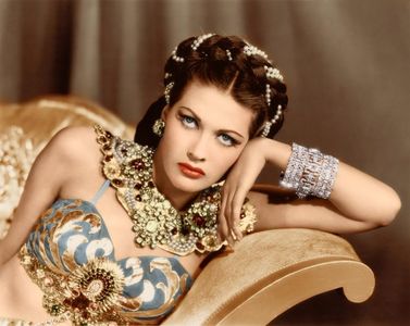 13467_yvonne_de_carlo_big_color_122_542lo
