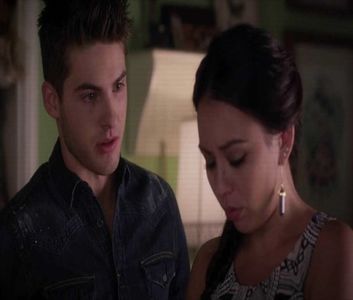 ♡ ∞┇; [cl] oricum nu cred că ar avea vreun sens , nu cred că ai putea să o convingi ..poate ai drept; și ar trebui .. [#se uită la ea . da , cu ea .. aproape că mie greu să cred cât de inocentă poate fi sincer .. apropo a zis că dabia așteaptă să te vadă ..
