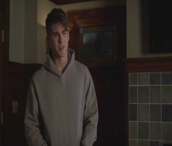 ♡ ∞┇; [cl] e mai mult decât un crush .. a fost prima mea iubită .. uhm .. ok , bye , ne vedem; acasă [#spune înainte să plece ea . #aria [#pornește iar la drum jucându-se iar cu una din roțile de la skate, umpic neatent cât pe ce să intre în wren . oh god .. îmi pare rău ..
