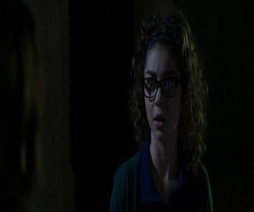 — ❞Normal, mai ești și hrănit în gură.❞ Îmi dau ochii peste cap amuzată și îmi trag scaunul; lângă el. Iau și eu o linguriță de plăcintă și după îi flutur iar lingurița plină de plăcintă prin fața ochilor. ❞Mai dorești?❞
