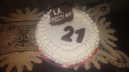 Tort cu vanilie și ciocolată