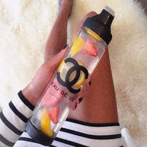 de 5 luni am renunțat la băuturi acidulate. beau multă apă, adesea sucuri naturale.