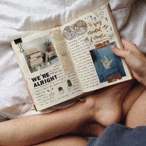 îmi place să scriu în jurnale. am 2 jurnale pline de amintiri.