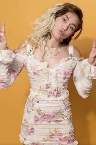 Miley-Cyrus-@mileycyrus-2017-05-15_L0lubFZUS2g2Tkx0NGJselRFcVpkNHFadzhJUT0vMjEyeDA6NzU2eDgxNS82NDB4M