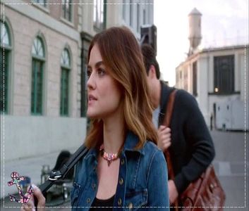┇» (îşi muşcă buza inferioară, se uită la el, dar apoi îşi mută privirea destul de repede) Sună -; chiar bine.. uneori aş vrea să fac şi eu asta.
