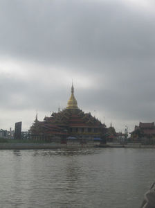 Lacul Inle. Pagoda Phaung Dau Oo