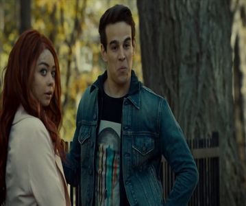 — Mă întorc speriată către fata care îmi pronunță numele. Fac ochii mari și imediat roșesc; când îmi dau seama de ipostaza în care am fost prinsă. ❞D-a, ăm... urcam.. la.. Mike..❞ Rostesc bâlbâindu-mă.
