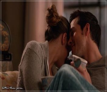 ∵∴ʷ͠ʳ͠ᵉ͠ᵃ͠ᵏ ͠ʰ͠ᵃ͠ᵛ͠ᵒ͠ᶜ͠ ❜☇ Păi nu simți și tu ce căldură mare e? * își așază palma pe piciorul ei cl; ca să-i verifice temperatura. * Hmm, ești fierbinte.
