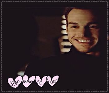 ∵∴ʷ͠ʳ͠ᵉ͠ᵃ͠ᵏ ͠ʰ͠ᵃ͠ᵛ͠ᵒ͠ᶜ͠ ❜☇  * se mai foiește și el puțin apoi mărmăie aproape adormit * Noapte bună: