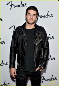dylan-sprayberry-cody-christian-fender-event-hayley-kevin-15