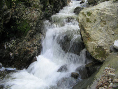 De la Cascada Scoruș