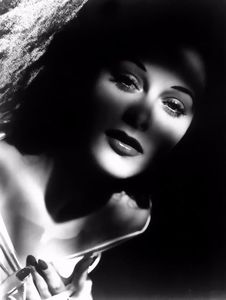 hedy_40s_candid_2386135