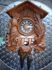 Ceas rustic-vanatoresc sculptat