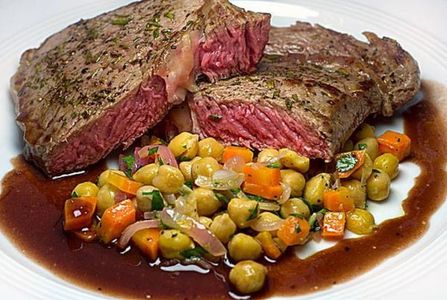 Vita cu salata de naut si sos Porto
