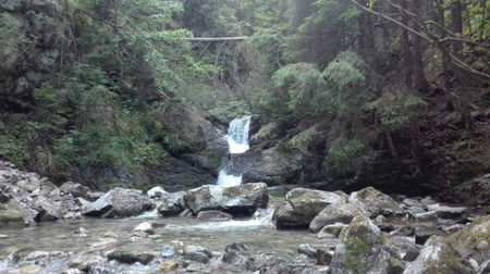 Spre Cascada Lazăru; Treaptă pe Cascada Lazăru.
