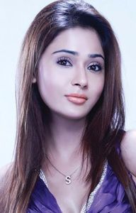 sara khan