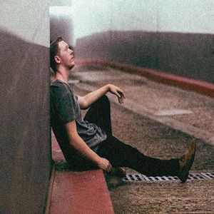 iubesc muzica lui matt maeson, mi se pare genială, atât versurile, cât și vibe-ul pe care; ți-l oferă.
