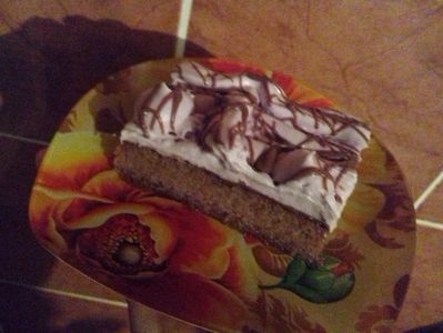 Prăjitură însiropată cu finetti și cremă de fructe de pădure