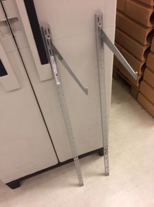 ; Sper că ați înțeles ideea ! Eu am lăsat 60 cm distanță între 2 platband-uri și am pus scândură lată de 40cm.Distanta între 2 polițe  este de 30 cm ;)
