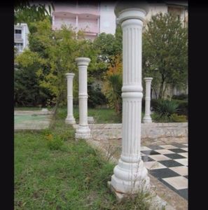 ; coloane din beton
