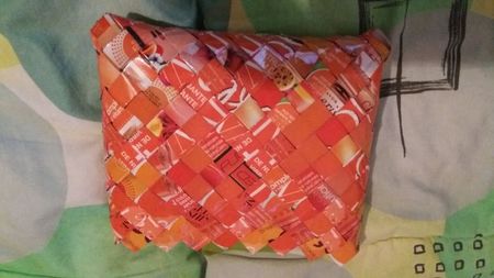 Plicuri (poşete) diferite culori.; Cu fermoar
