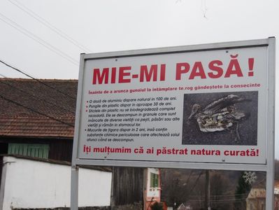 ... trebuie sa ne pese !!!; Panou in Cisnadioara. O liniste, o curatenie si ordine, cum rar intalnesti pe la noi ... Asemenea in Cisnadie!  Nu regret ca pasii ne-au purtat pe aici. Felicitari, localnicilor !!!
