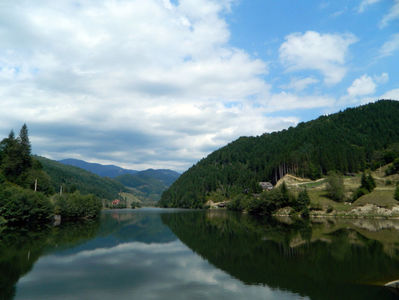 ; Lac de munte, zona Rucar-Bran.
