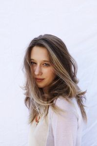 - *invarte din deget si face sa apara niste pungi cu sange care ii cad in cap* Nu in fata mea +; dearie... *sta putin pe ganduri* Sufletul meu este mai batran decat corpul meu..
