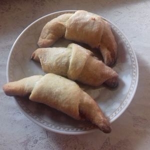 Cornulețe cu dulceață de piersici