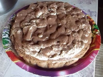 Tort cu cremă de vanilie și ciocolată albă