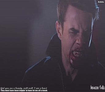 》*intră în casă aproape plângând că-l durea un colț, care i se ciobise în osul unuia*=)))