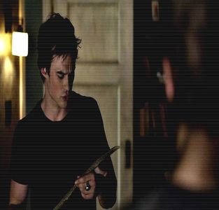 ━ ♘.; # Stătea sprijinit în umăr lângă fereastră, cu un pahar de scotch în mână şi; trecându-şi palma liberă peste praful aşezat pe pervaz, strâmbându-şi figura feţei. Când simte prezenţa lui Kol ridică o sprânceană şi pufneşte pe nas, era dezamăgit că aştepta pe altcineva dar
