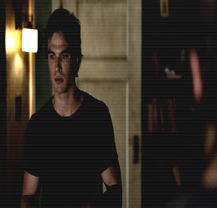 ━ ♘.; # Nu zice nimic, se întoarce cu faţa spre el şi face câţiva paşi în faţă, luând încă; o gură din paharul pe care-l avea în palmă înainte să vorbească. Ce-ai păţit, amărâtule?... =))))))).
