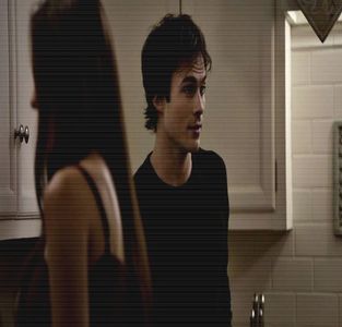 ━ ♘.; Vezi adevărul.. # O spune mai mult pentru el ca să nu-i strice ei dispoziţia, scăpându-i; în acelaşi timp un oftat imperceptibil, ia o gură din paharul pe care i-l umple ea şi apoi se trânteşte pe un fotoliu, lăsându-se pe spate şi strângând fără să vrea paharul în mână.. -Elena. Nu vrei s
